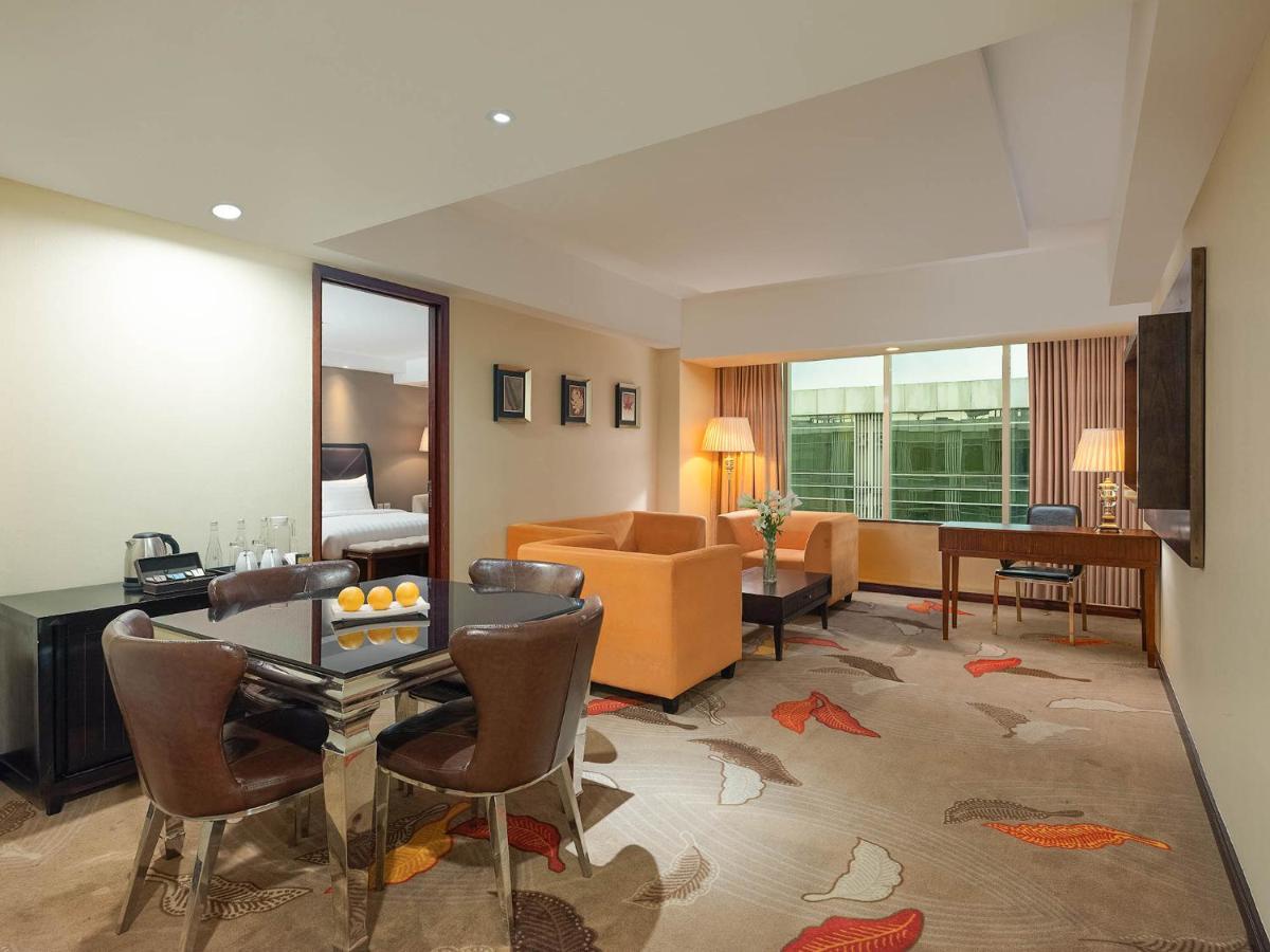The Alana Yogyakarta Hotel And Convention Center Sleman  Ngoại thất bức ảnh